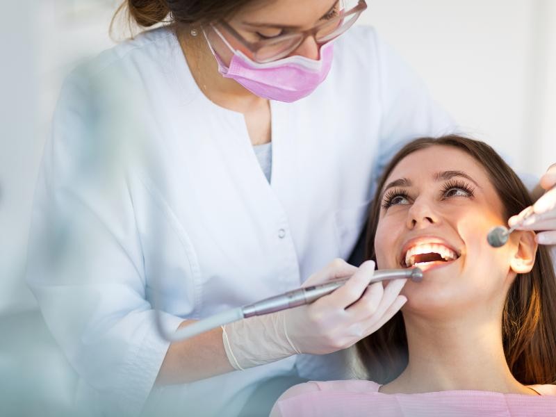 Conselho Federal vai habilitar dentistas a fazer plásticas faciais: O que você precisa saber.