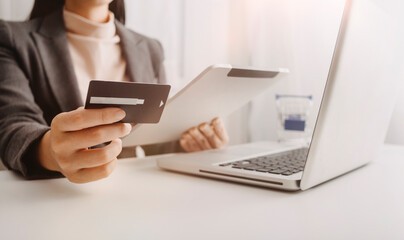 Plano de Saúde pode exigir fatura de cartão para reembolso?